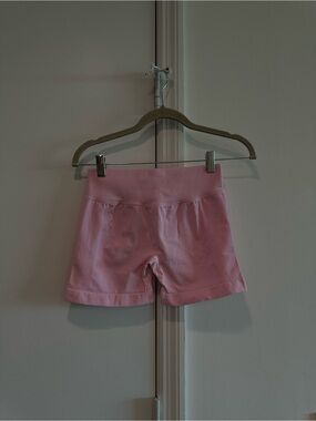 Seamless Scrunch Butt High Waisted Workout Shorts Size Medium Light Pink